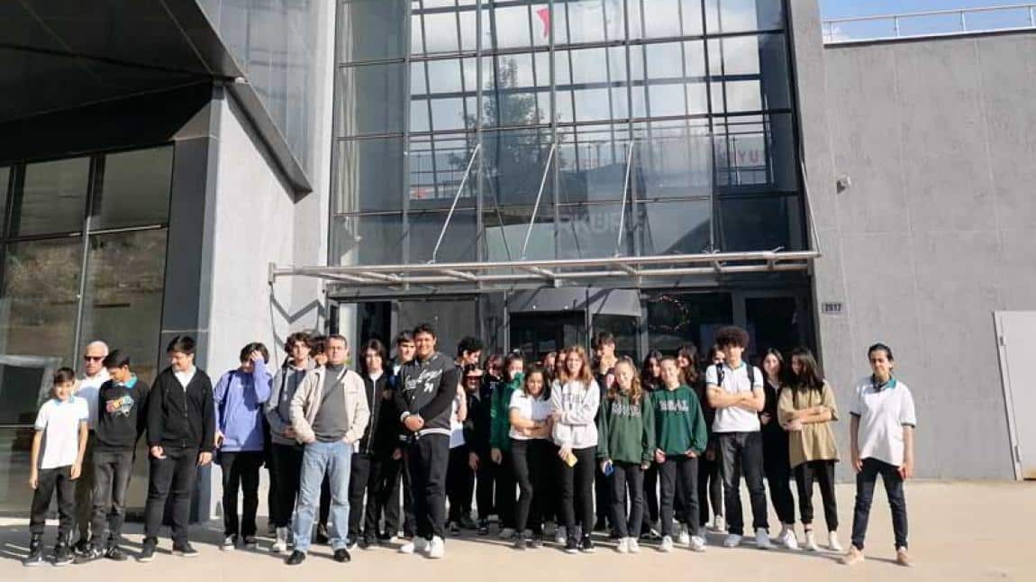 Okulumuz Afad Kulübü'nün Öğretmenleri  ve Öğrencilerle  İzmit Deprem Müzesini Ziyaret Ettik.